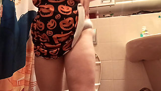 I hope my party guests don't hear me pissing