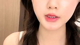 Amateur Webcam Cute Teen Plays Solo