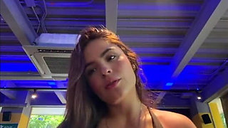 I Like to Show My Vagina at the Gym in Medellín