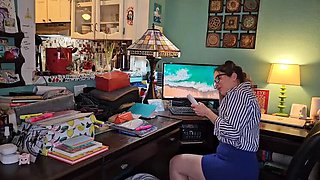 Nerdy Canadian Girl Desperate Pee in Kitchen Trash Can - Amateur Glasses Solo Pissing