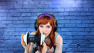 Young amateur teen in solo masturbation playing with herself