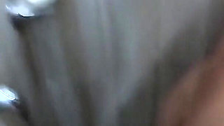 Venezuelan Prepaid Ate a Customer Without a Condom in the Shower