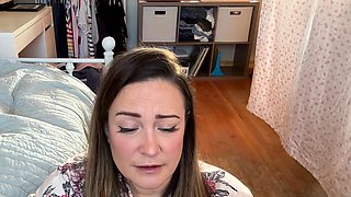 Cumshot amateur MILF suck and jerks dude in the bedroom