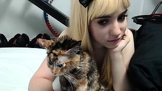 Amateur Webcam Cute Teen Plays Solo with Big Dildo