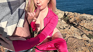 Sexy Babe Loves a Hard Anal Fuck on the Beach