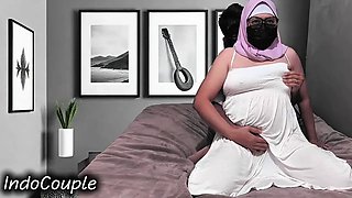 Bokep Indo Viral 2025 Ibu MILF Indo Punggung Besar Naik enak Tiri - Roleplay Keluarga Mesra