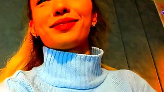 Amateur Webcam Cute Teen Plays Solo with Big Dildo