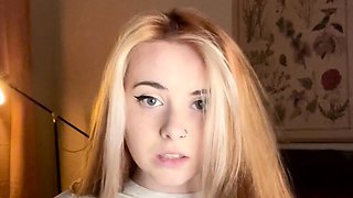 Amateur Blonde Teen Plays Solo with Toy Webcam Porn