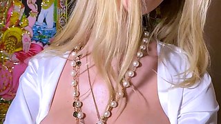 Big boob brunette masturbates on webcam