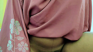 Hijabi stepmom share her sex desire with stepson in the bed Desi hot xxx