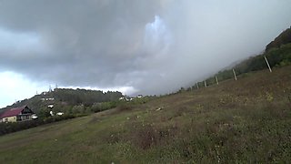 elle se rend a un pln cul en pleine foret