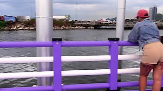 Curvy Thai MILF amateur gets picked up