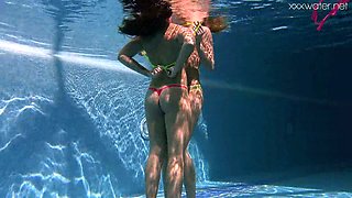 Amateur girls get undressed completely for underwater fun in the pool