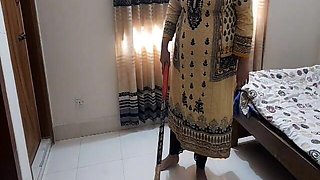 Punjabi Ayesha Aunty Fucked by Maid!
