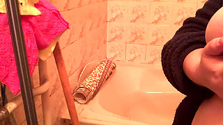 Naked babe in the bathroom