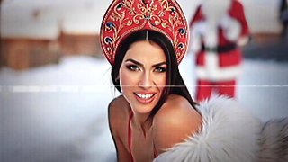 Wonder Sexy MILF Walking Outdoor