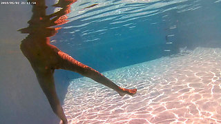 Ehibitionist nudist girl in public swimming