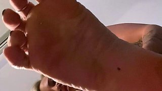 Sexy hottie Anetta Keys enjoys a solo toy masturbation