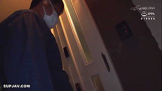 Japanese Babe caught by surprise & have sex