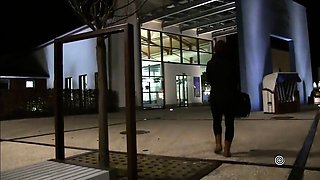 Geile MILF im Schwimmbad hart durchgenommen!