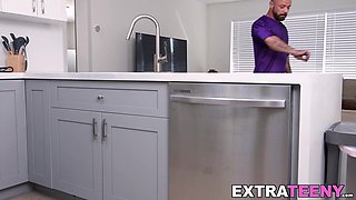 Teen Freya von Doom earns massive cumshot after pounding