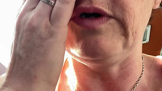 Commando in a miniskirt gives easy pussy access on the bus, and makes my fingers smell amazing!