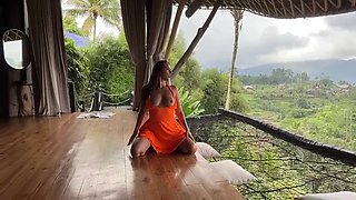 anita experte en fellation pipe sur la terrasse