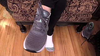 Hot amateur european foot and pantyhose fetish