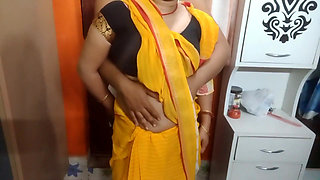 Indian Cute Bhabhi Having Romance