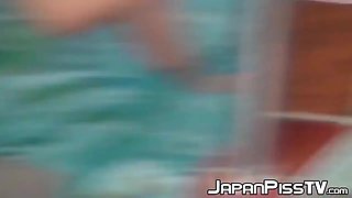 Japanese Hotties Fool Around And Pee While Bathing Together