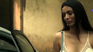 Brunette MILF Gives Erotic BJ