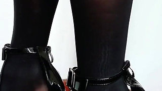 Which Heels Look Best? Black Nylon