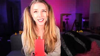 Sexynympho webcam model uses toy on clit to masturbate