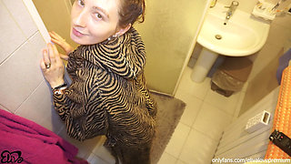 Tease on Cam in the Shower