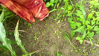 Sister-in-law called me to the field of maize today and sister-in-law sucked my cock and removed the water, then I picked up sister-in-law's two legs and fucked my sister-in-law loudly.