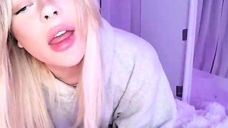 Blonde teen Sierras first erotic masturbation video