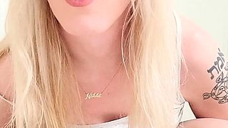 Amateur Webcam Cute Teen Plays Solo with Big Dildo