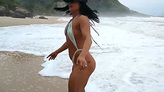 Walk on the Beach Encimtri a.wanker and Look at What Gave