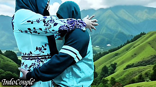 Istri muslim berhijab selingkuh saat suaminya liburan ke Bali sama pacarnya sampai telan sperma .real life istri selingkuh