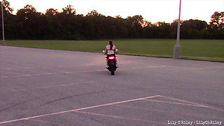 Bikini Sportbike Riding (wmv)