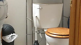 Female plumber's buttcrack