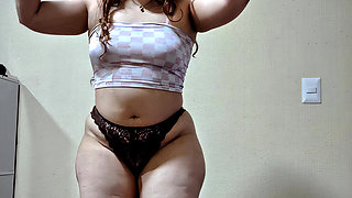 Nicole's Silly Fat Tease: Jiggling Cellulite Ass & Soft Belly Dance