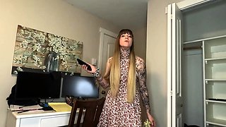 Masturbating amateur cums after solo fun