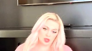 Sexy hottie Anetta Keys enjoys a solo toy masturbation