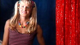 Homemade amateur blonde teen blowjob and cumshot