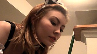Brunette solo masturbation on bigbed