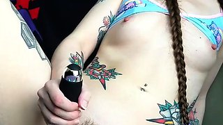 Webcam fun mature brunette with toys cum on cam