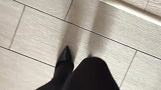 Giantess Crushing in Pantyhose and High Heels