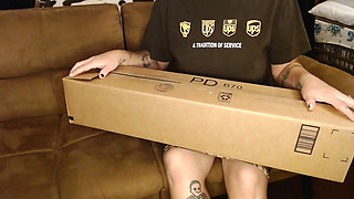 Horny Housewife Seduces the Ups Girl Pussy Eating