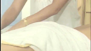 White Venus Gets Licked to Orgasm